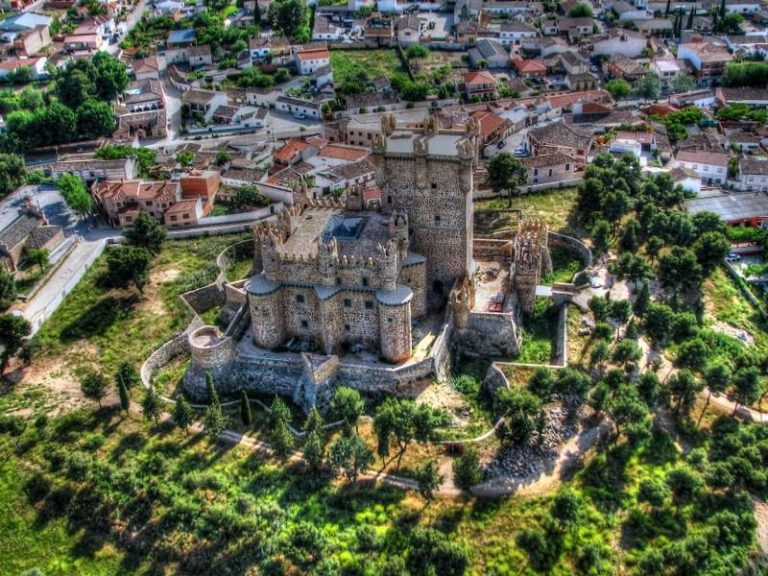 castillo guadamur toledo pueblo que ver donde comer que hacer